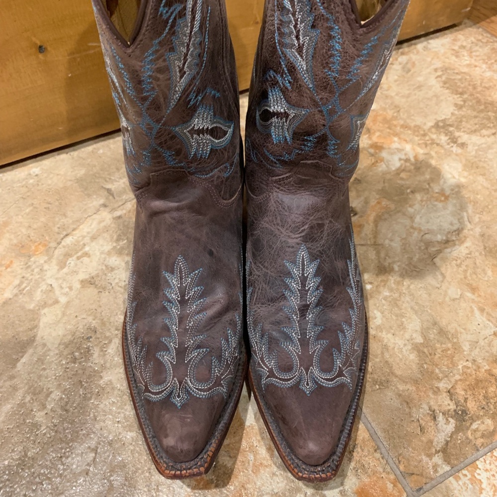 Women’s cowboy boots
